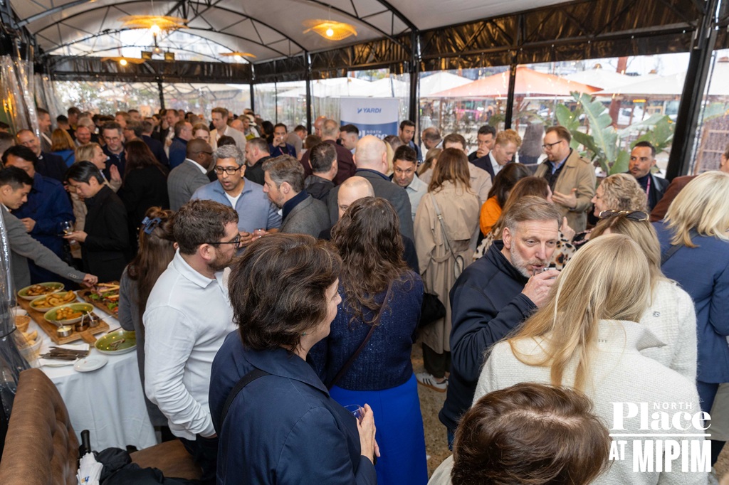 MIPIM Arrival Drinks Photograph ()